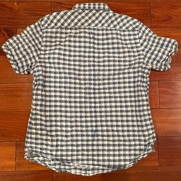 💥DKNY Jeans Buttoned down short sleeve. Checkered blue and white. Two pockets. - Picture 2 of 8
